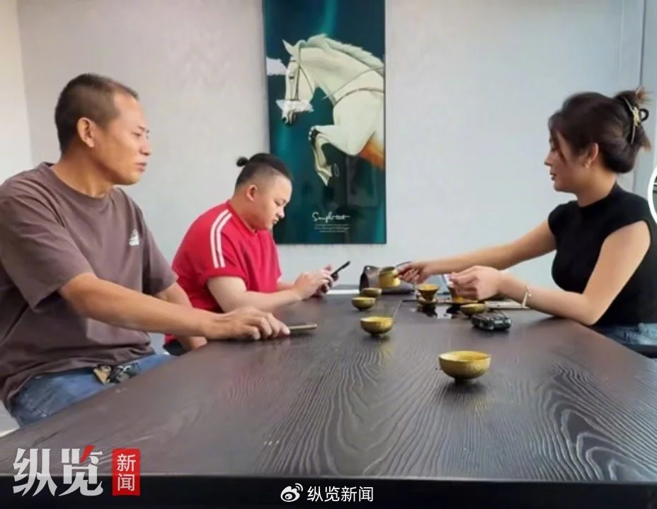 货车撞上劳斯莱斯事件女车主粉丝突破百万，网友质疑有剧本、摆拍嫌疑